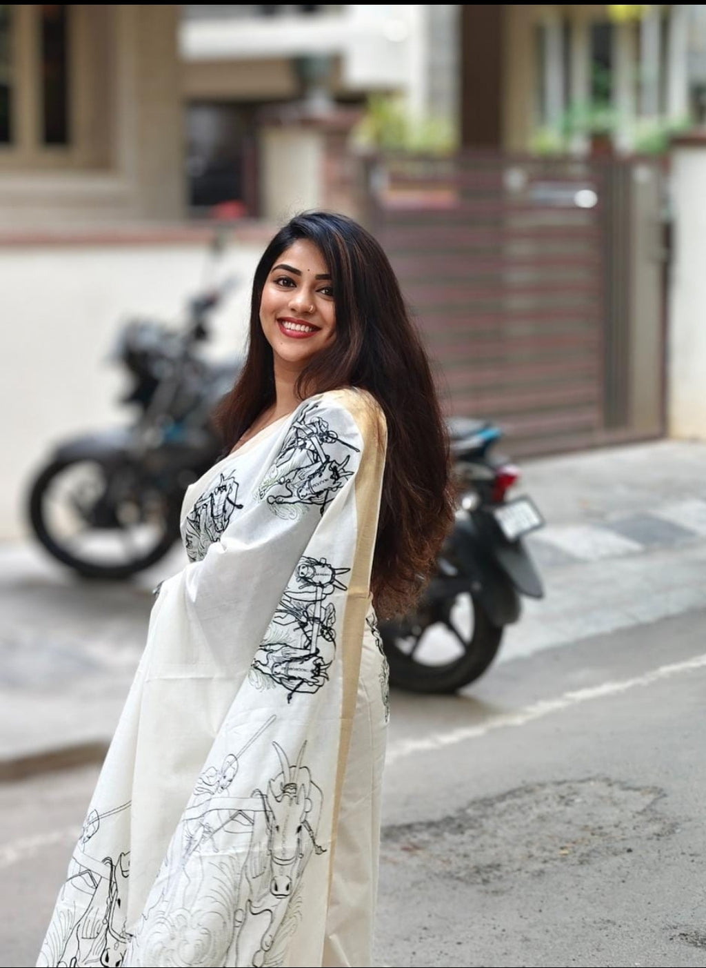 Premium Kerala Kasavu Mundu – Bull Race (Kaalapoottu) Design